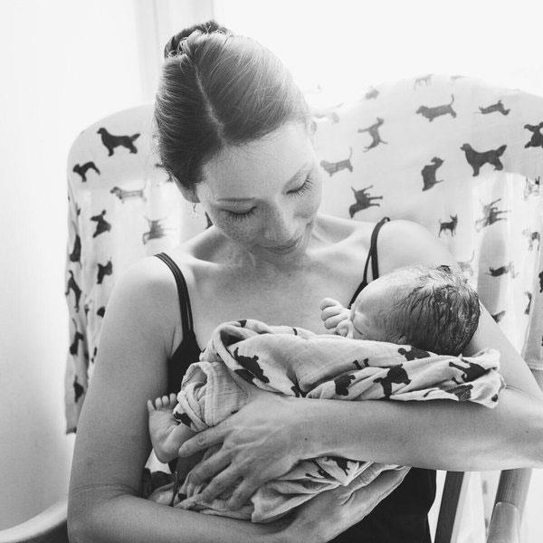 <strong>Lucy Liu</strong>
<br><br>
[Lucy’s rep](http://celebritybabies.people.com/2015/08/27/lucy-liu-welcomes-son-rockwell-lloyd/) said the actress became “the proud moter of Rockwell Lloyd Liu, brought into the world via gestational carrier,” in August 2015. “Mom and baby are healthy and happy.” Lucy shared her first precious moments of motherhood on social media soon after the announcement went out.