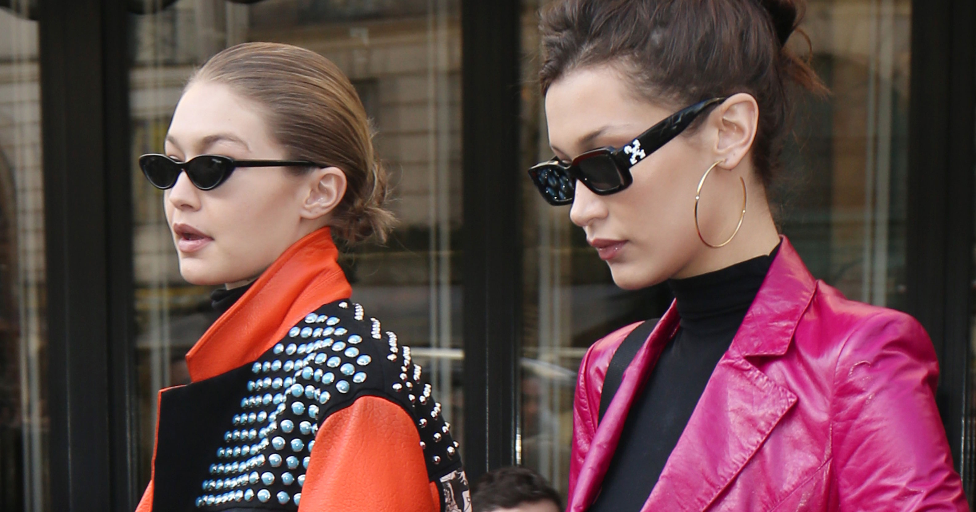 Mindy Kaling And Anne Hathaway Oppose The Tiny Sunglasses Look | ELLE  Australia