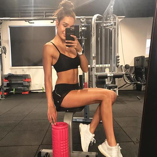 The insta-famous Australian trainer, author and entrepreneur has made a name for herself with over 4.6 million followers on Instagram, sharing an abundance of posts of her training, healthy meals and her amazing abs!
<br><br>
Instagram: [@kayla_itsines](https://www.instagram.com/kayla_itsines/|target="_blank"|rel="nofollow")