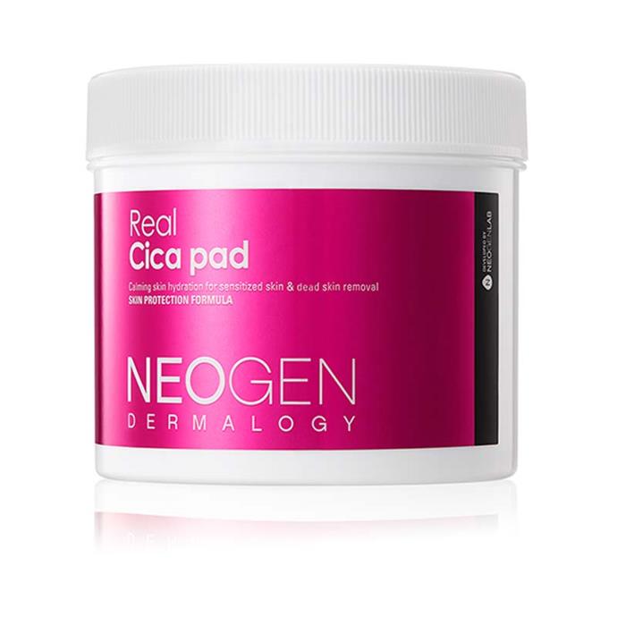 Made with Centella asiatica extract, these gentle pads help reduce redness and inflammation.<br><br>
*Real Cica Pad by NEOGEN.*