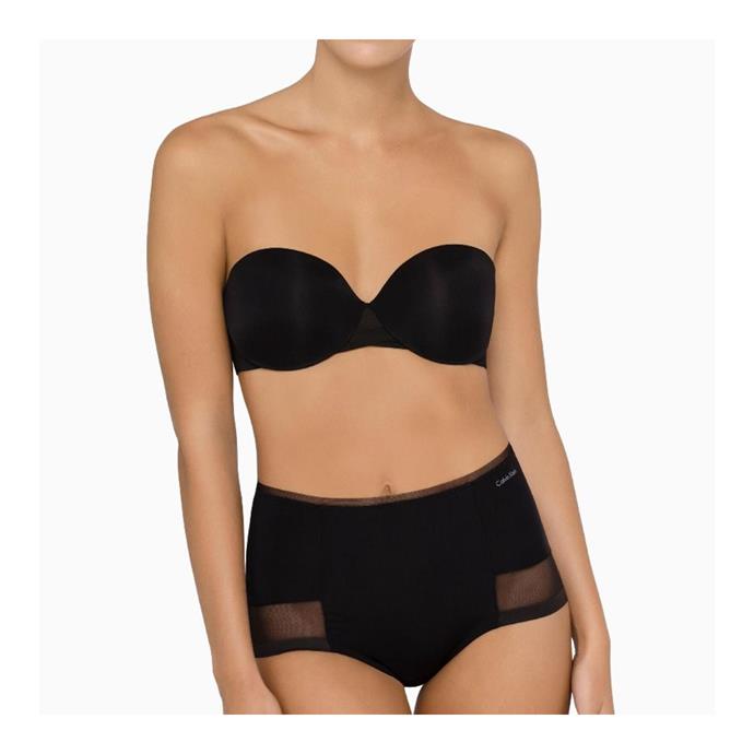 ***'Sculpted Lightly Lined Strapless Bra' by Calvin Klein***<bR><br>
Lightly lined and with a flexible underwire, Calvin Klein's bra stays in place and also provides shape.<br><br>
Bra, $89.95 at [Calvin Klein](https://www.calvinklein.com.au/sculpted-lightly-lined-strapless-bra-black-qf1801001|target="_blank"|rel="nofollow").