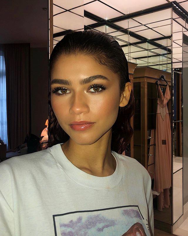 **Zendaya** <br><br>
Aside from being perhaps the most multi-skilled person on the face of the earth, Zendaya also knows how to paint a killer beauty look. Go figure. <br><br>
In 2019, the *[Euphoria](https://www.elle.com.au/culture/hbo-euphoria-controversial-scenes-20717|target="_blank")* actress told *[Byrdie](https://www.byrdie.com/zendaya-beauty-tips|target="_blank"|rel="nofollow")*: "Being in the industry, I watched so many people doing my makeup, I was like, hey, I can do this. And then on top of that, then I was like, wait, I can do it even better." <br><br>
*Image: Instagram @zendaya*