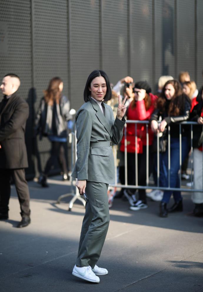 **The simpler, the better** <br><br>
While the temptation to wear an extravagant look to a bougie event is a real one, the Milan Fashion Week attendees (including [Eva Chen](https://www.elle.com.au/culture/instagram-checkout-feature-20107|target="_blank"), head of fashion and beauty partnerships at Instagram) proved that a simple, statement look can be just as striking.