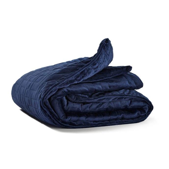**The Queen Blanket**
<br><br>
For those looking to accommodate a larger sleeping space, the Queen/King blanket seems to do just that. And yes, we're jealous.
<br><br>
*Queen/King Weighted Blanket, $349 (currently $339) at [Calming Blankets](https://www.calmingblankets.com.au/products/queen-weighted-blanket|target="_blank")*