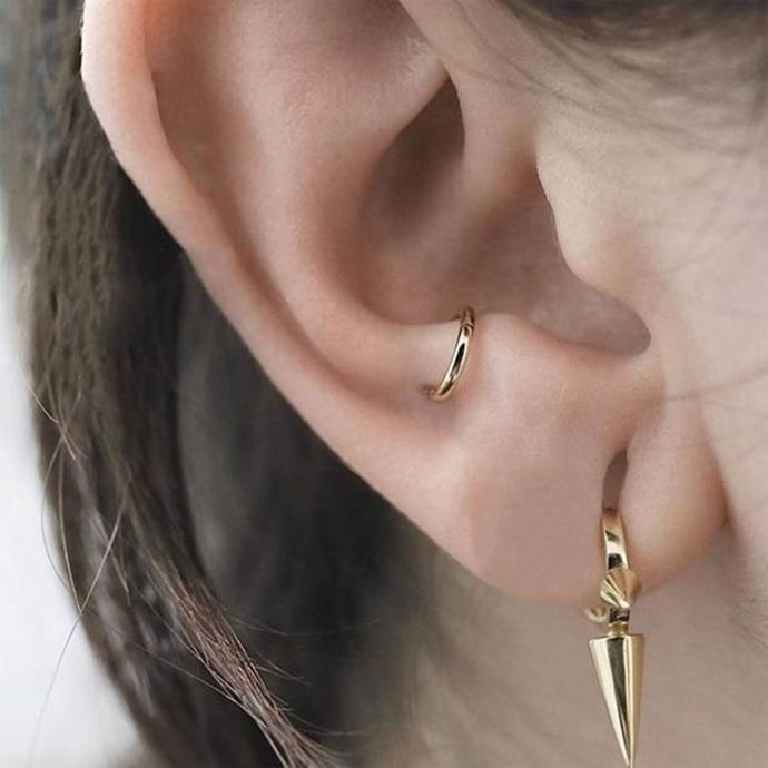 **ANTI-TRAGUS PIERCING**<br><br>

In [anti-tragus piercings](https://www.elle.com.au/beauty/anti-tragus-piercings-13500|target="_blank"), the earring goes through the fold of the cartilage at the top of the lobe often at the highest points, so it sits opposite the tragus.<br><br>

**Healing time:** 6 to 8 months.<br><br>

*Image via Pinterest*