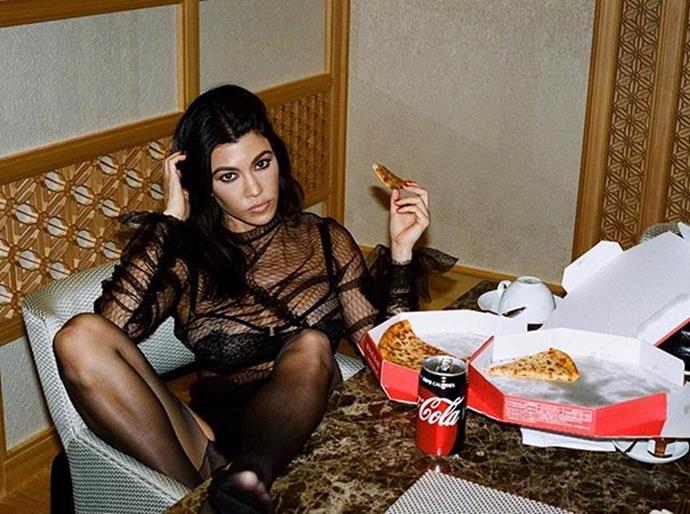 **DIET: The Occasional Treat**<br><br>

When Kourtney strays from her wholesome meal plan (which isn't often), she'll indulge in organic desserts like matcha chia seed pudding. In other words, this photo must've been taken on an extremely rare occasion.<br><br> 

She also told [*E! Online*](https://www.eonline.com/news/927910/this-is-how-kourtney-kardashian-keeps-her-body-ridiculously-fit|target="_blank") that she has only allowed herself to splurge on holidays in the past, but admitted that mentality was a mistake. Kourtney also said her favourite 'cheat' foods are pizza and ice cream, but that she hates using the term 'cheat'—saying it "doesn't make sense for all the hard work and healthy eating I do most of the time".<br><br> 

*Image: [@kourtneykardash](https://www.instagram.com/p/BgwX8umDcbA/?taken-by=kourtneykardash|target="_blank"|rel="nofollow")*