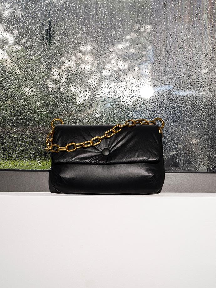 [**Zadie Padded Shoulder Bag**](https://www.charleskeith.com/au/bags/CK2-20270795_BLACK.html?utm_source=collab-elle-au&utm_medium=affiliate&utm_campaign=fall-collection-2021&utm_content=editorial|target="_blank"|rel="nofollow")

The eye-catching Zadie Padded Shoulder Bag is about to become your most stylish everyday staple.
Padded to perfection and finished with an elegant gold chain, the versatile carryall walks the line between business and casual, easily transforming between work and play. Use the detachable shoulder strap during the day for a carefree and easy feel, and when the sun goes down, switch it up by using the gold-tone chain as a handle for a more sophisticated look.