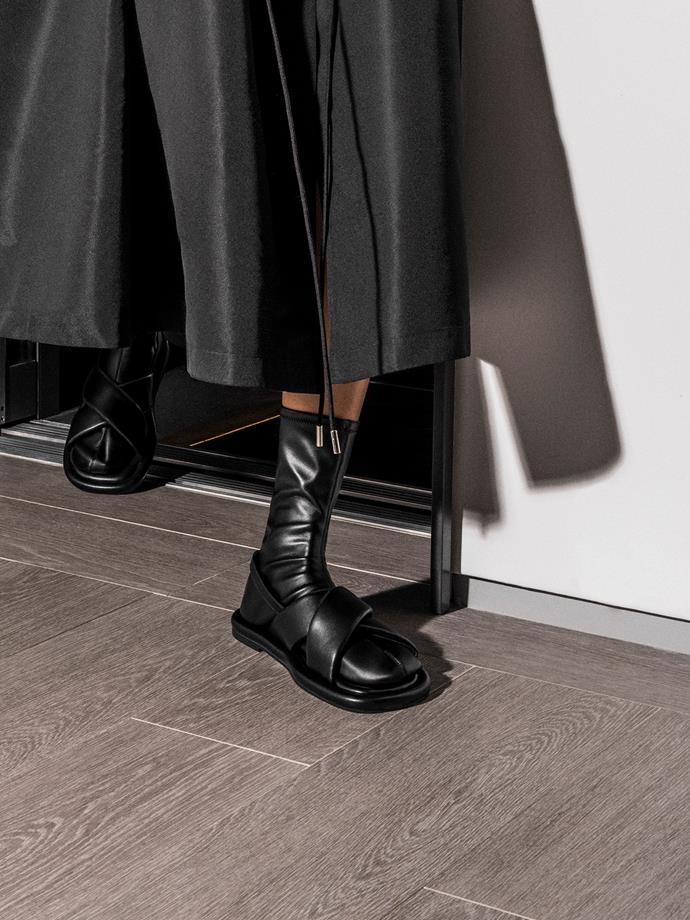 [**Lucile Flat Calf Boots**](https://www.charleskeith.com/au/shoes/CK1-71720024_BLACK.html?utm_source=collab-elle-au&utm_medium=affiliate&utm_campaign=fall-collection-2021&utm_content=editorial|target="_blank"|rel="nofollow")

Stepping out in these refreshingly modern boots will totally challenge the status quo, earning you style points with fellow tastemakers… The unique pair of contemporary flat boots are for fashion renegades who dare to make bold choices, weaving in familiar favourite sandal features for a casual avant-garde look. Versatile and trans-seasonal, these shoes have limitless styling possibilities as the boots can be separated and worn as sandals and socks.