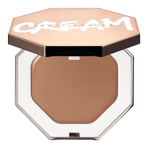 Cheeks Out Freestyle Cream Bronzer de Fenty Beauty, 50 $ à [Sephora](https://www.sephora.com.au/products/fenty-beauty-cheeks-out-freestyle-cream-bronzer/v/butta-biscuit|target="_Vide"|rel="pas de suivi").