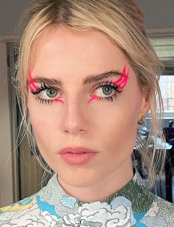 Lucy Boynton secured her 'bold eye queen' status with flamingo flames.
<br></br>
*Image via: [@missjobaker](https://www.instagram.com/missjobaker/|target="_blank"|rel="nofollow")*