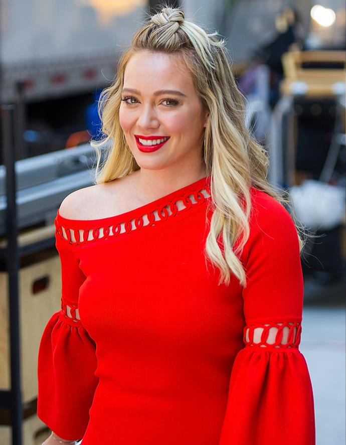 **Hilary Duff**
<br><br>
In an interview with *Byrdie*, the *[How I Met Your Father](https://www.marieclaire.com.au/how-i-met-your-father-watch-australia|target="_blank")* star [shared her favourite beauty products](https://www.marieclaire.com/beauty/a22593726/hilary-duff-loreal-mascara-beauty-products/|target="_blank"|rel="nofollow"). So, when it came to her favourite body oil, she revealed that she opts for the drugstore variety, singing Neutrogena's Body Oil Light Sesame Formula praises. "It smells so good to me; I love, love, love smelling like that," she told the publication.