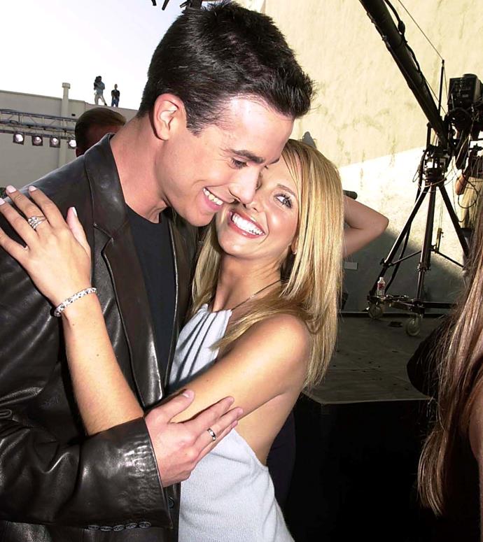 "We'd had tons of dinners before and for some reason, it felt different that night. Organically, it just transitioned into something else," Gellar also told *[Us Weekly](https://www.usmagazine.com/celebrity-news/pictures/sarah-michelle-gellar-and-freddie-prinze-jrs-sweetest-moments-through-the-years-2015288/|target="_blank"|rel="nofollow")* of that first romantic encounter.