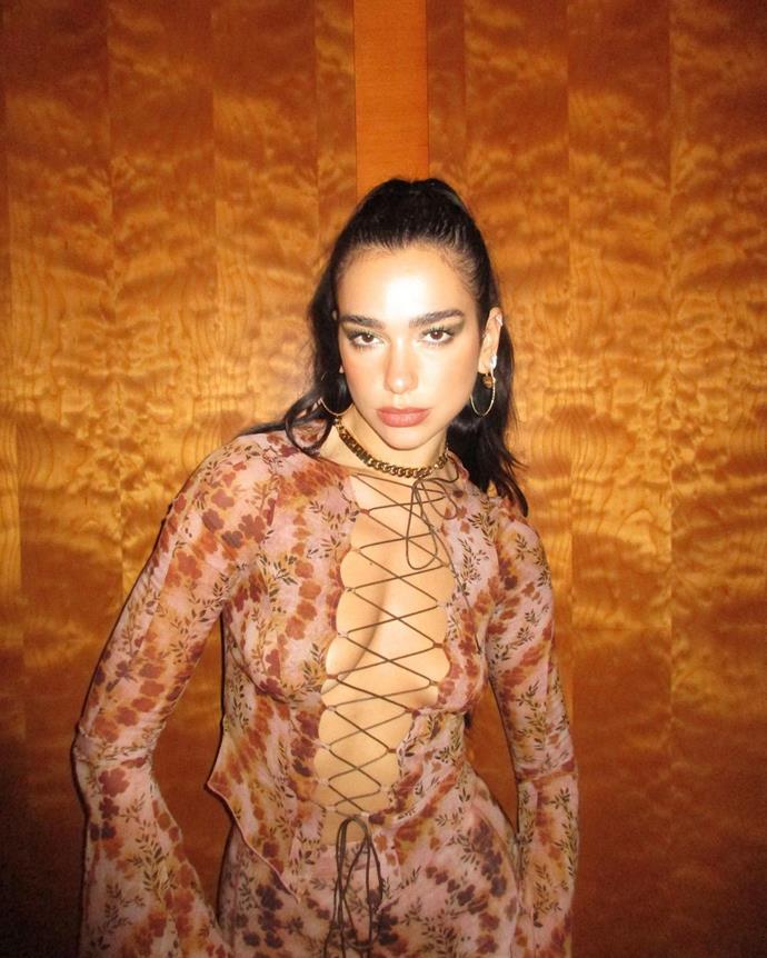 Dua is still going with the minimal face base, glittery statement eye and plenty of layered, chunky jewellery.