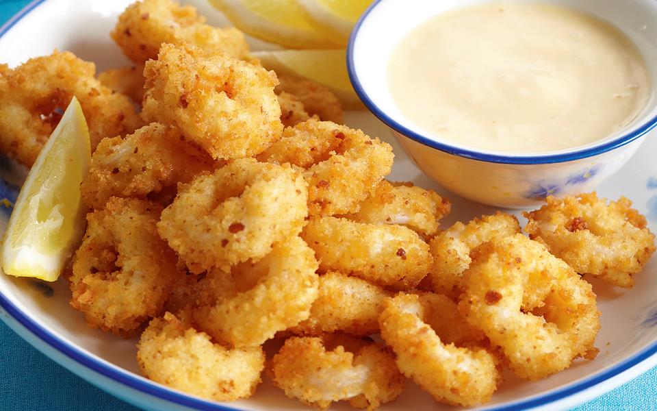 Crumbed calamari with garlic mayonnaise recipe | FOOD TO LOVE