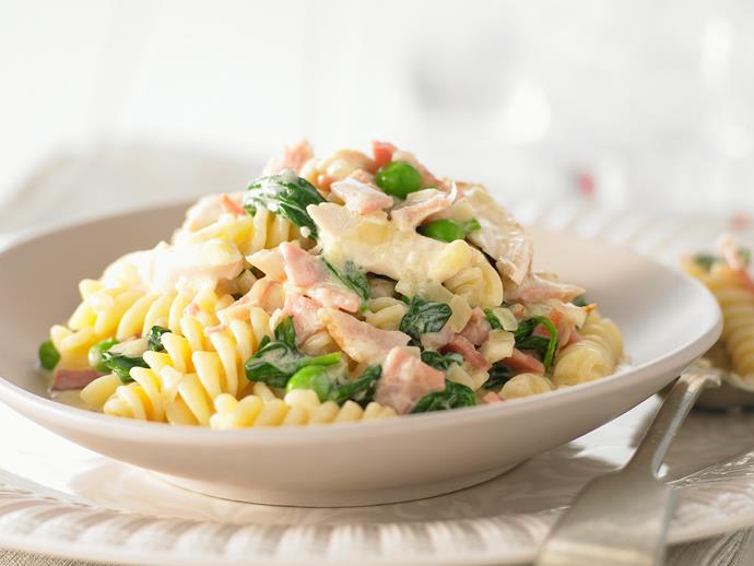 **[Creamy chicken, bacon, pea and spinach pasta](https://www.womensweeklyfood.com.au/recipes/creamy-chicken-bacon-pea-and-spinach-pasta-28346|target="_blank")**

The kids and adults will lovely this creamy pasta dish... and so will the chef as it only takes 25 minutes to get on the table.

