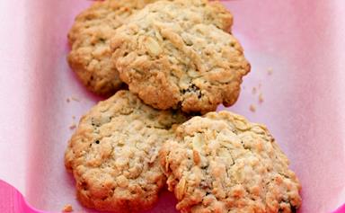 Oat and raisin cookies