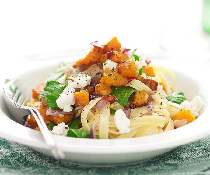 Pasta with pumpkin, spinach and goat's cheese