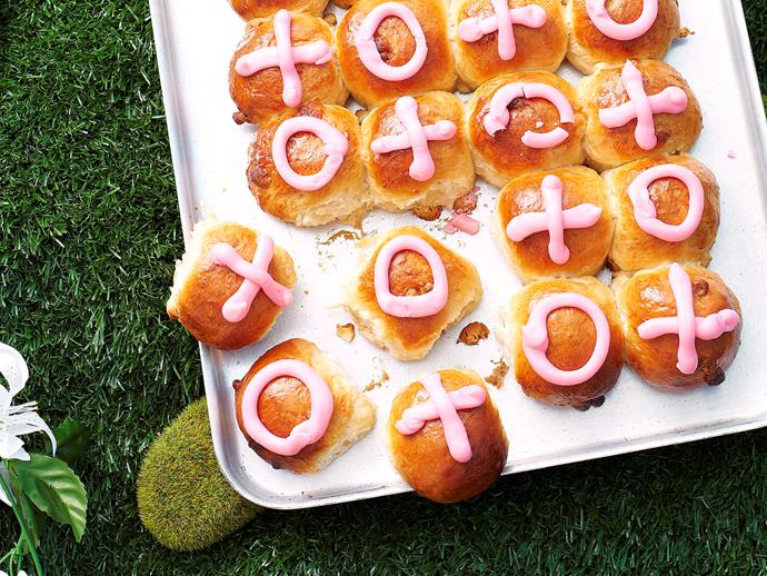 **[Noughts and crosses chocolate chip easter buns](https://www.womensweeklyfood.com.au/recipes/noughts-and-crosses-chocolate-chip-easter-buns-27730|target="_blank")**

Whoever said not to play with your food obviously hasn't seen these fun buns!