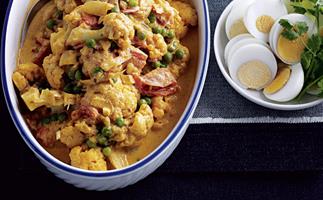 CAULIFLOWER AND GREEN PEA CURRY