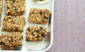 Oat and fruit slice