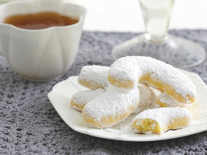 **[Greek lemon shortbread biscuits](https://www.womensweeklyfood.com.au/recipes/greek-lemon-shortbread-biscuits-20418|target="_blank")**