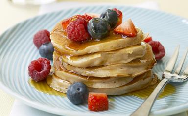 Vanilla pikelets with berries