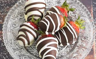 Choc-dipped strawberries