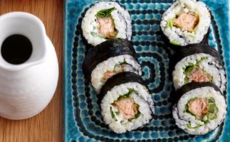 Salmon tempura sushi rolls