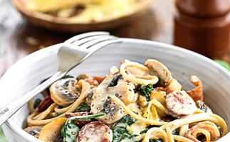 Wholemeal spaghetti with creamy bacon and mushrooms
