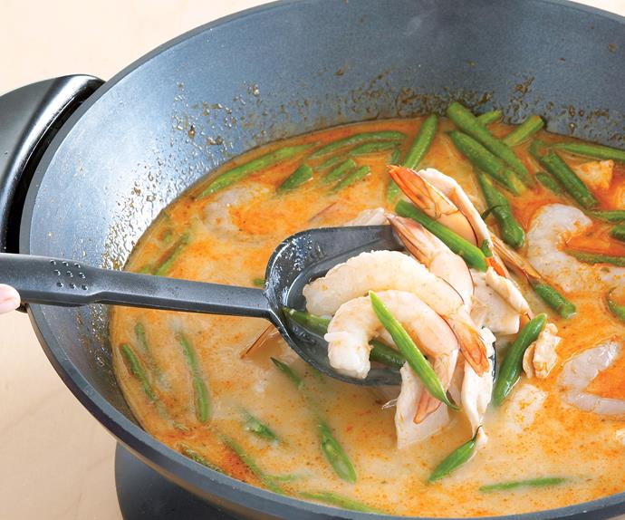 Tom yum goong (hot and sour prawn soup)