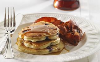 blueberry pancakes with bacon