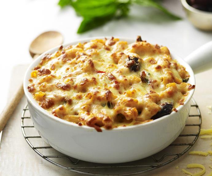 macaroni cheese with olives