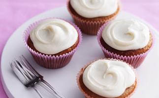 banana cupcakes with maple cream frosting