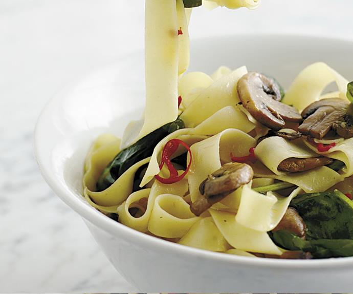 Fettuccine with mushrooms and chilli