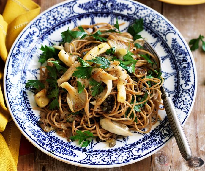 wholemeal spaghetti with green lentils, mushrooms and parsley butter