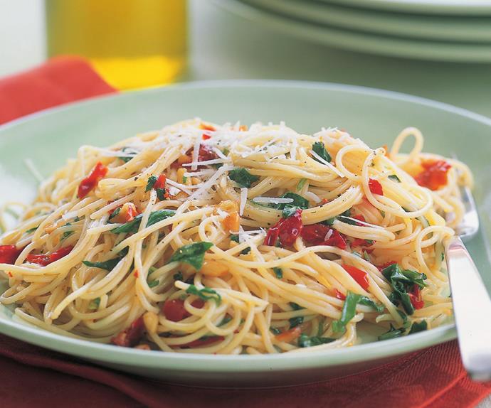SPAGHETTINI WITH ROCKET, PINE NUTS AND SUN-DRIED CAPSICUM