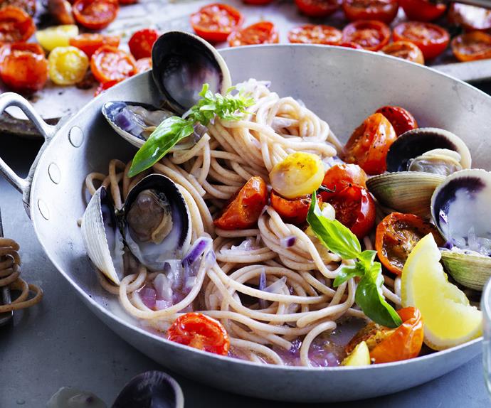 spelt spaghetti with cherry tomato sauce and vongole