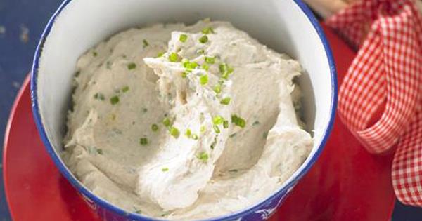 Tuna, sour cream and chive dip | Food To Love