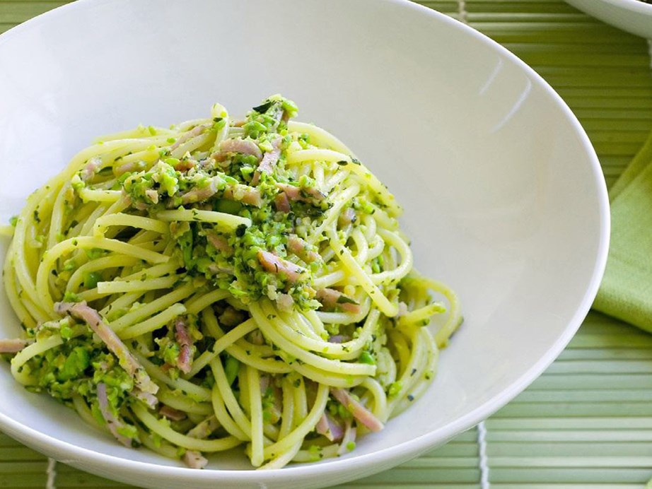 **[Summer spaghetti with pea pesto and ham](https://www.womensweeklyfood.com.au/recipes/summer-spaghetti-with-pea-pesto-and-ham-4077|target="_blank")**
A simple pesto of baby peas, herbs, Parmesan, and garlic tossed through tender spaghetti with salty leg ham makes for a light and satisfying summer pasta dish.