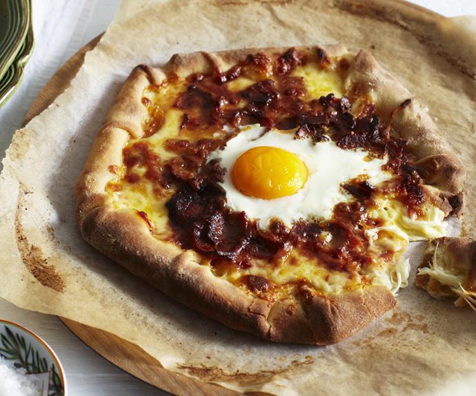 bacon and egg cheesy crust pizzas