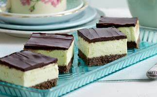 mint-chocolate cheesecake slice