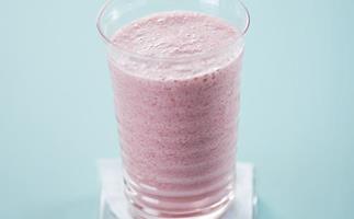 almond and berry smoothie