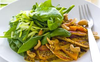 spinach and haloumi salad with pumpkin and cashews