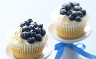 BLUEBERRIES AND Cream  Cupcakes
