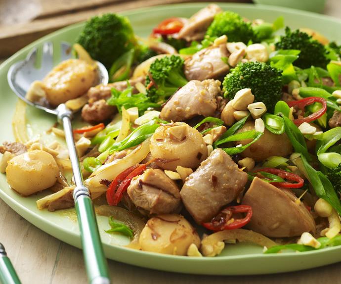 CASHEW CHICKEN WITH WATER CHESTNUTS AND BROCCOLI