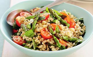 barley salad with grilled asparagus, tomatoes and parmesan