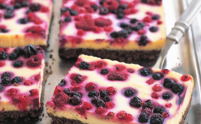 mixed berry baked cheesecake