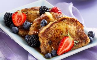 FRUITY FRENCH TOAST WITH BERRIES