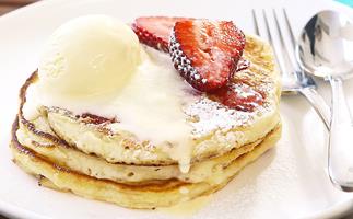 strawberry buttermilk pancakes