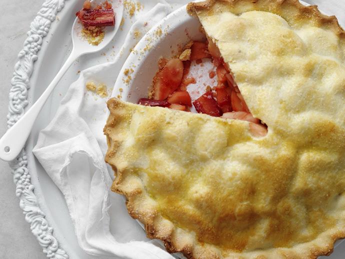 [Old-fashioned apple and rhubarb pie recipe.](https://www.womensweeklyfood.com.au/recipes/old-fashioned-apple-and-rhubarb-pie-8633|target="_blank")